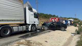 Bursa’da tır ile otomobil çarpıştı: 1 ölü, 2 yaralı