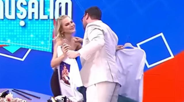 Ece Erken, bir zamanlar "Eniştem" dediği Sinan Akçıl’la el ele yakalandı – Haberler