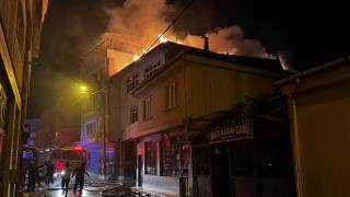 Bursa’da oto tamirhanesinde yangın