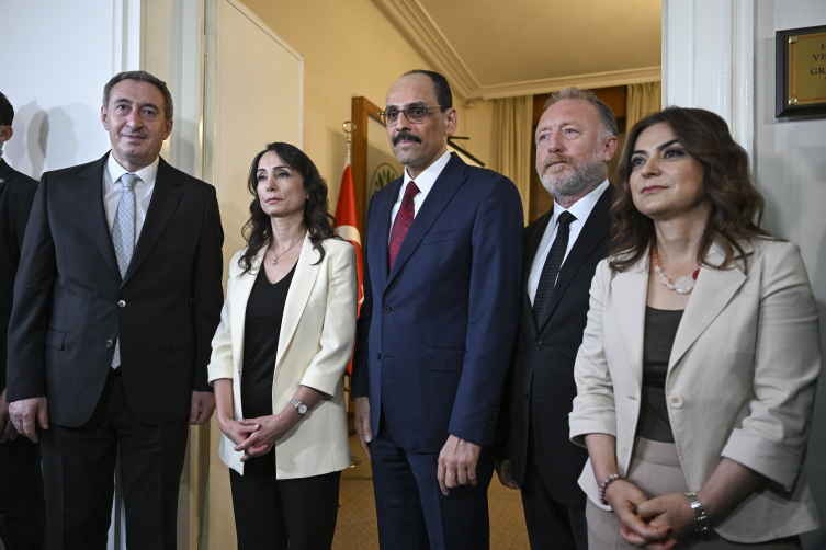 MİT Başkanı Kalın, "Terörsüz Türkiye" çalışmaları kapsamında siyasi partileri ziyaret etti