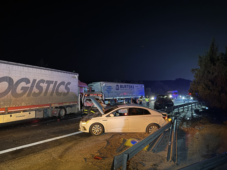Adana'da zincirleme trafik kazası: 8 kişi yaralandı
