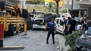 Başakşehir’de kontrolden çıkan vinç 23 araca hasar verdi