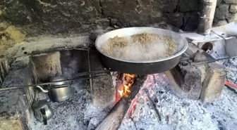 Uzundere’de Doğal Dut Pekmezine Yoğun İlgi