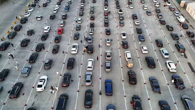 Gurbetçiler geliyor! Günlerce yol yapıp, saatlerce bu kuyrukta bekliyorlar – Haberler