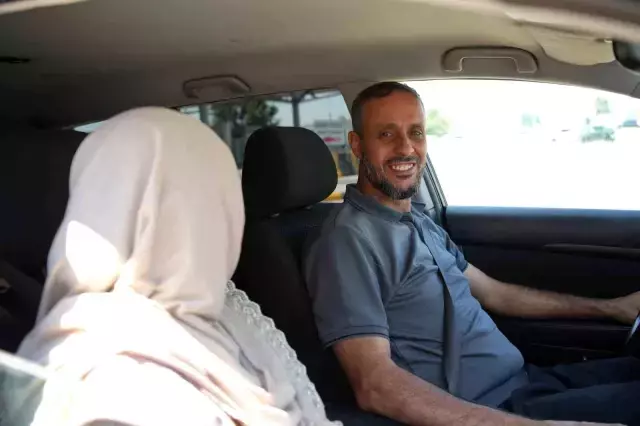 Günlerce yol yapıp, saatlerce bu kuyrukta bekliyorlar