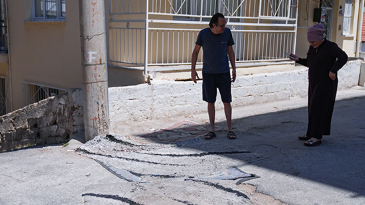 İzmirlilerin halıları sokağa sermesinin nedeni şaşırttı