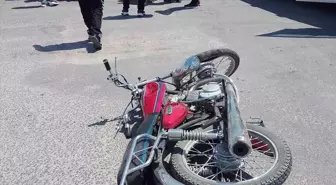 Karapınar’da Motosiklet-Kamyonet Çarpışması: 1 Yaralı