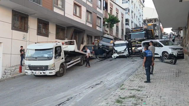 Kontrolden çıkan vinç 23 aracı biçti, binalara zarar verdi – Haberler