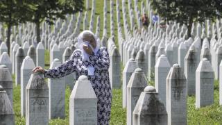 Avrupa’da birçok ülke, Srebrenitsa Soykırımı’nın 30. yılında kurbanları andı