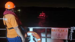 İstanbul açıklarında sürüklenen teknedeki 4 kişi kurtarıldı