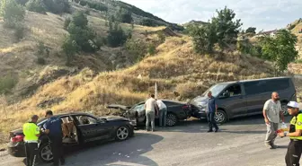 Bingöl’de Zincirleme Trafik Kazası: 5 Yaralı