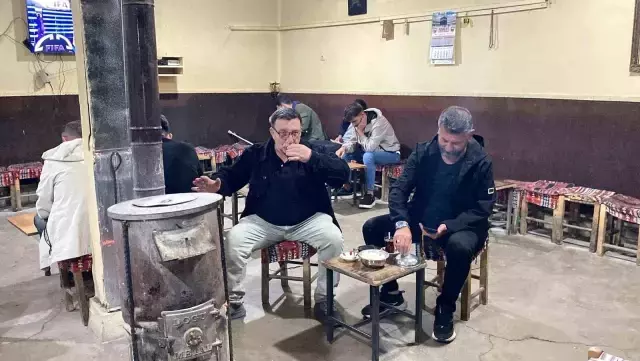 Karlıova'da Kış Geri Geldi, Sobalar Yeniden Yakılmaya Başlandı