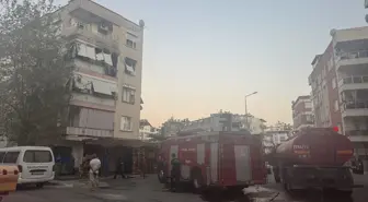Antalya’da 4 Katlı Bina Yangını: İki Köpek Kurtarıldı