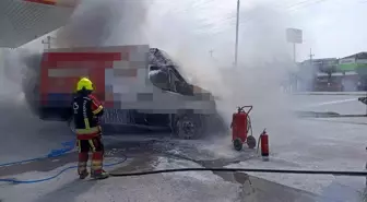 Balıkesir’de Akaryakıt İstasyonunda Araç Yangını