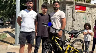 Altınları Teslim Eden Çocuk, Bisiklet Hediye Aldı