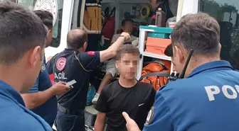 Kavga ettiği çocukları bacaklarından bıçakladı