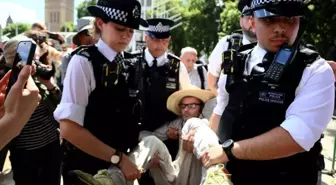 İngiltere’de ‘Palestine Action’a destek eylemine polis müdahalesi