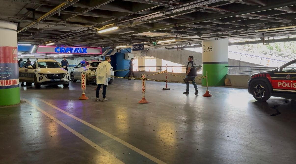 AVM otoparkında korku dolu anlar! Şarjör boşaltıp kaçtı