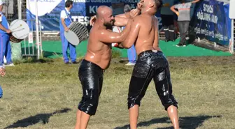 65. Kurtdereli Mehmet Pehlivan Yağlı Güreşlerinde kazanan 2 saat sonunda belli oldu