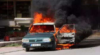 Denizli’de Park Halindeki Araç Alev Aldı