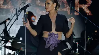 Sıcak hava yürüyüşü engelledi, Hülya Avşar evdeki doğal halini paylaştı