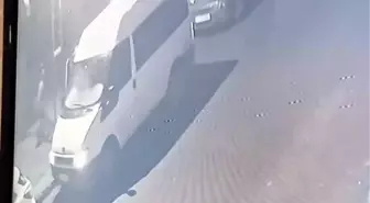 Avcılar’da Park Halindeki Minibüs Çalındı